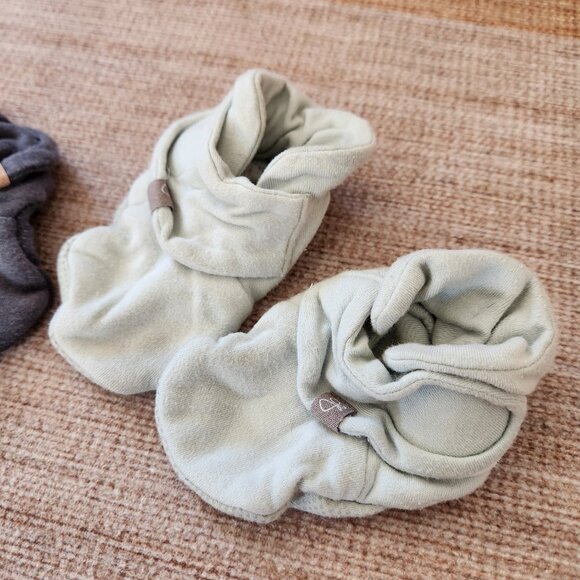 2 Goumi stay on booties - Picture 3 of 4